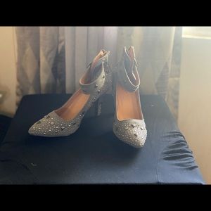 Women’s heels size 8